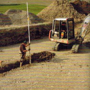 Rohrgraben für Verlegung Regenwasser